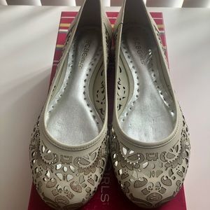 BCBGirls - Laurina flats - Women’s size 6.5 - New!